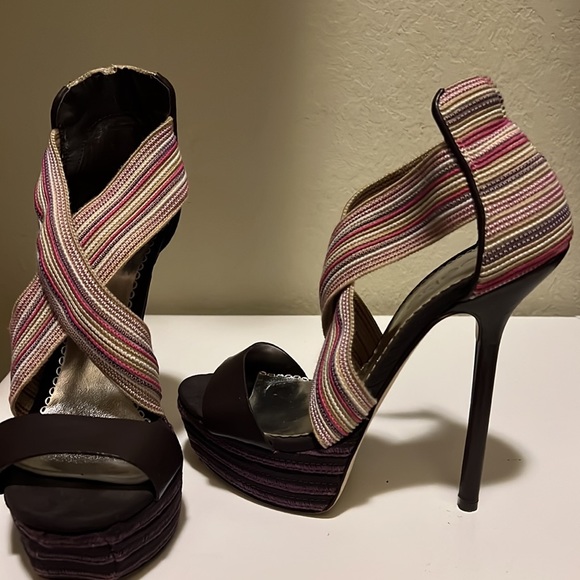 Natasha Bebe stilettos 4 inch heel with 2 inch platform makes walking easy! - Picture 2 of 10